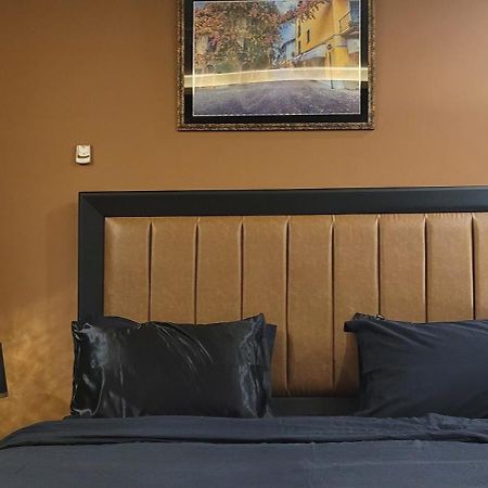 Goldcrest Luxury Apartments ラホール エクステリア 写真