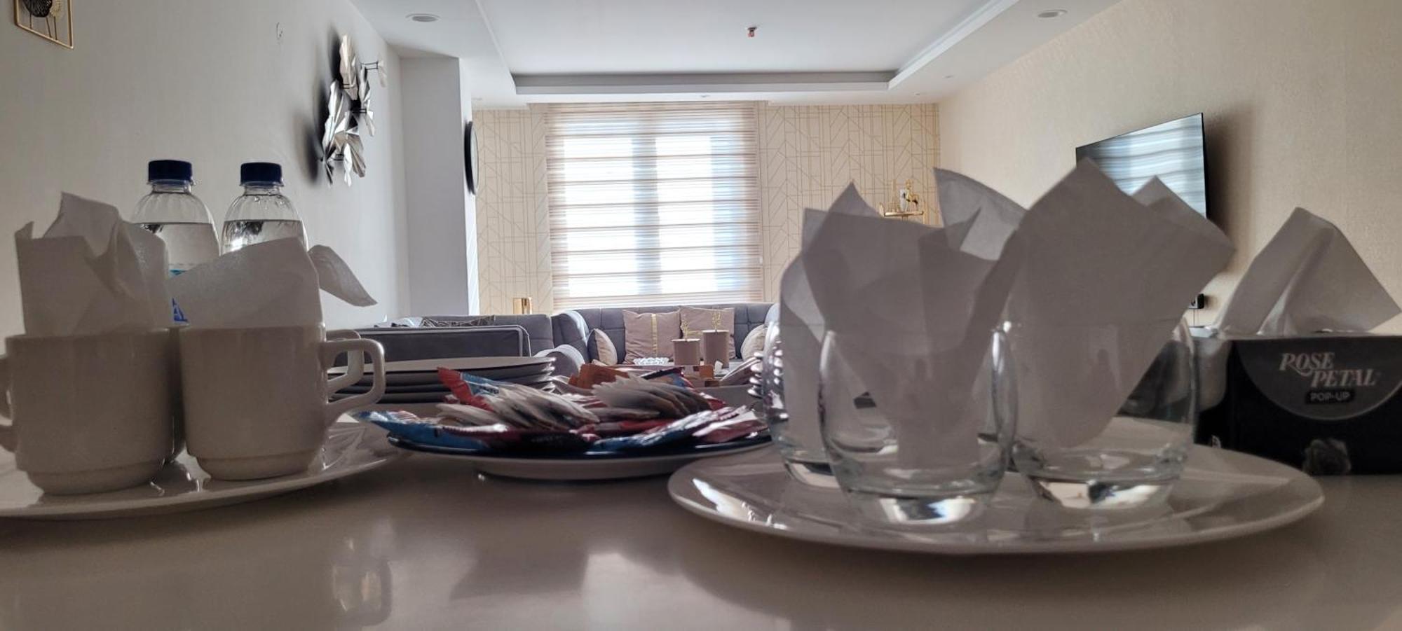 Goldcrest Luxury Apartments ラホール エクステリア 写真