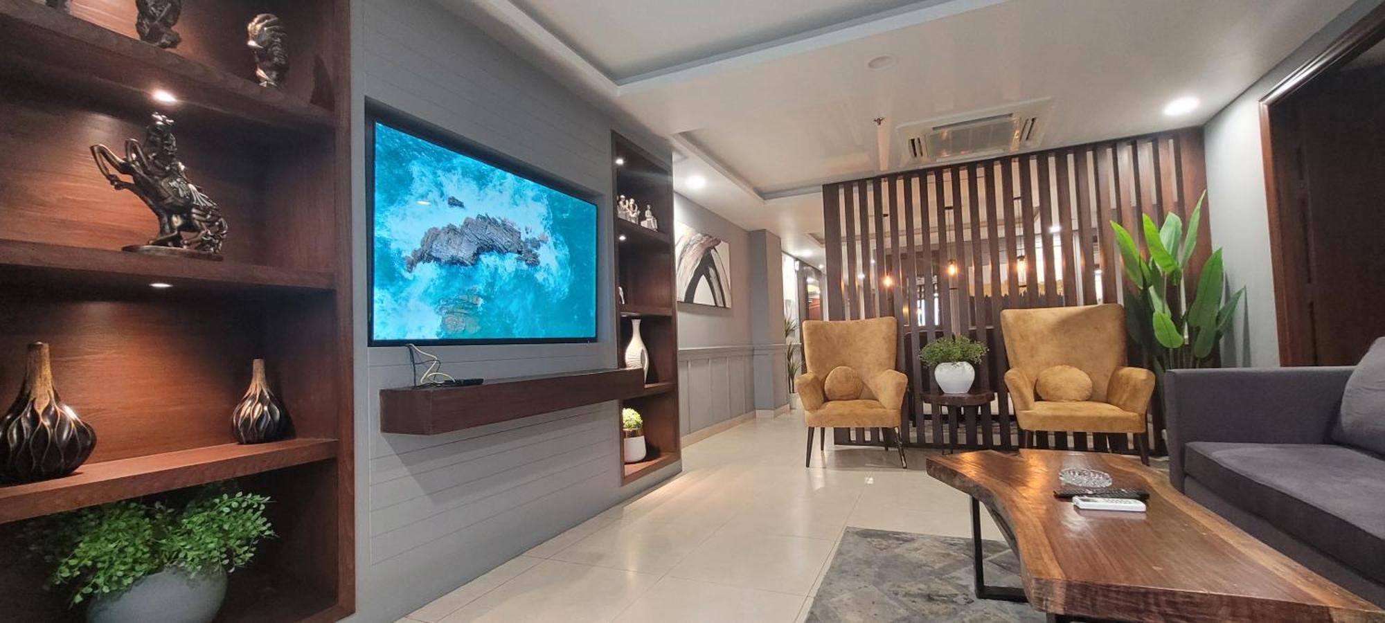 Goldcrest Luxury Apartments ラホール エクステリア 写真