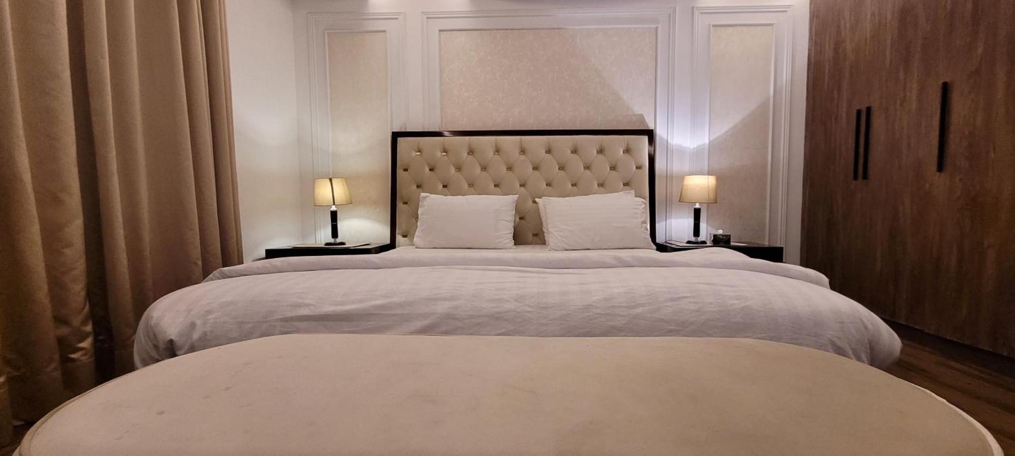Goldcrest Luxury Apartments ラホール エクステリア 写真