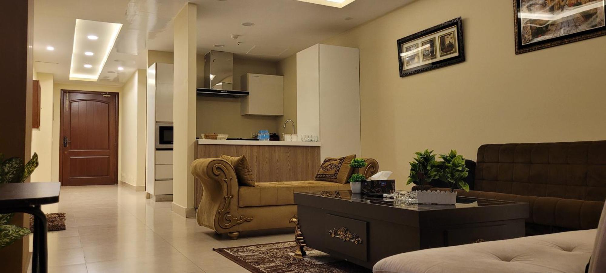 Goldcrest Luxury Apartments ラホール エクステリア 写真